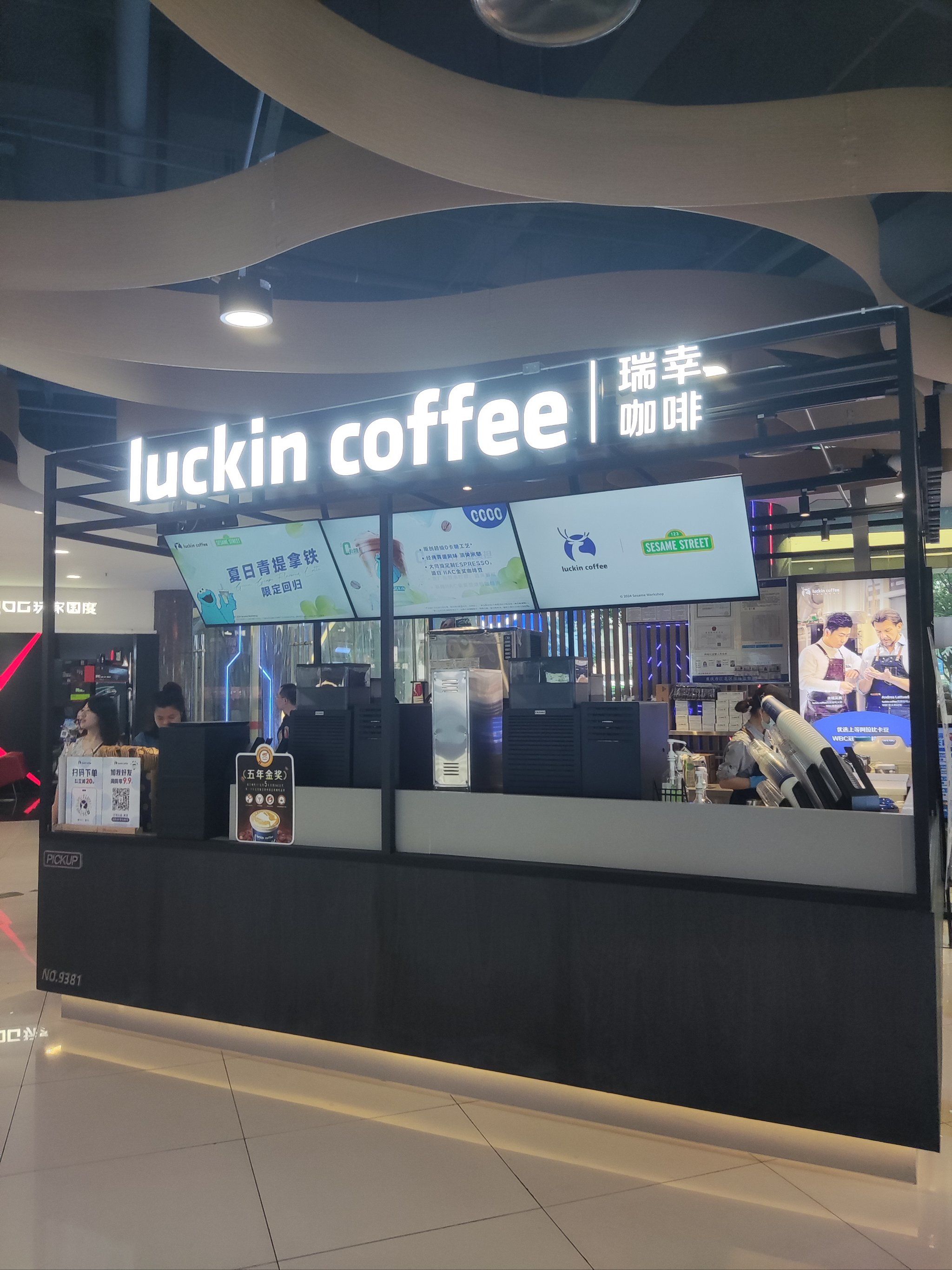 观音桥赛博,商场的位置好,里面的种类也挺