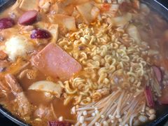 泡菜五花肉锅-炙韩料理·部队锅专门店