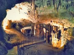 -波斯托伊纳溶洞