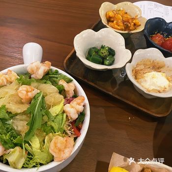 超级大一块鹅肝！炸鸡普普通通，蘸酱很好吃