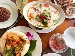 -Chom Cafe and Restaurant