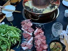 -果松木炭酸菜铜火锅·外婆参鸡汤