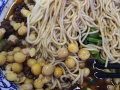 -渝之汇牛肉豌杂面