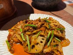 腌菜脆炒酸辣莲藕片-浩海火燒雲傣家菜(芮欧百货店)