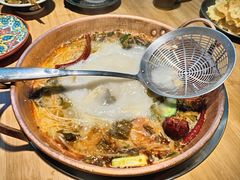 -洱火云南酸菜牛肉火锅(石景山当代商城店)