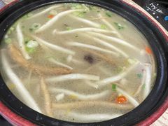 蘑菇圆子汤-新粤新疆菜清真餐厅(拱北店)