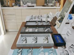-视野联行眼镜·蔡司·尼康战略合作店(城西银泰店)