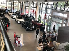 -上海星瀚奔驰4S店(红柳路店)