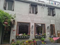 -小草屋轰趴馆别墅派对新场团建家庭聚会