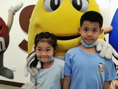 -m豆巧克力世界(上海世茂广场店)