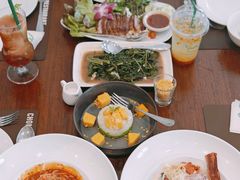 -Chom Cafe and Restaurant