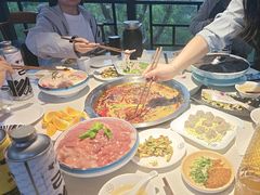 -茅草房·河畔园林火锅