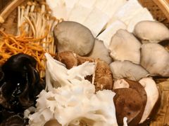 -尚尚仙·酸汤猪手·猪肚鸡火锅(华联万柳购物中心店)