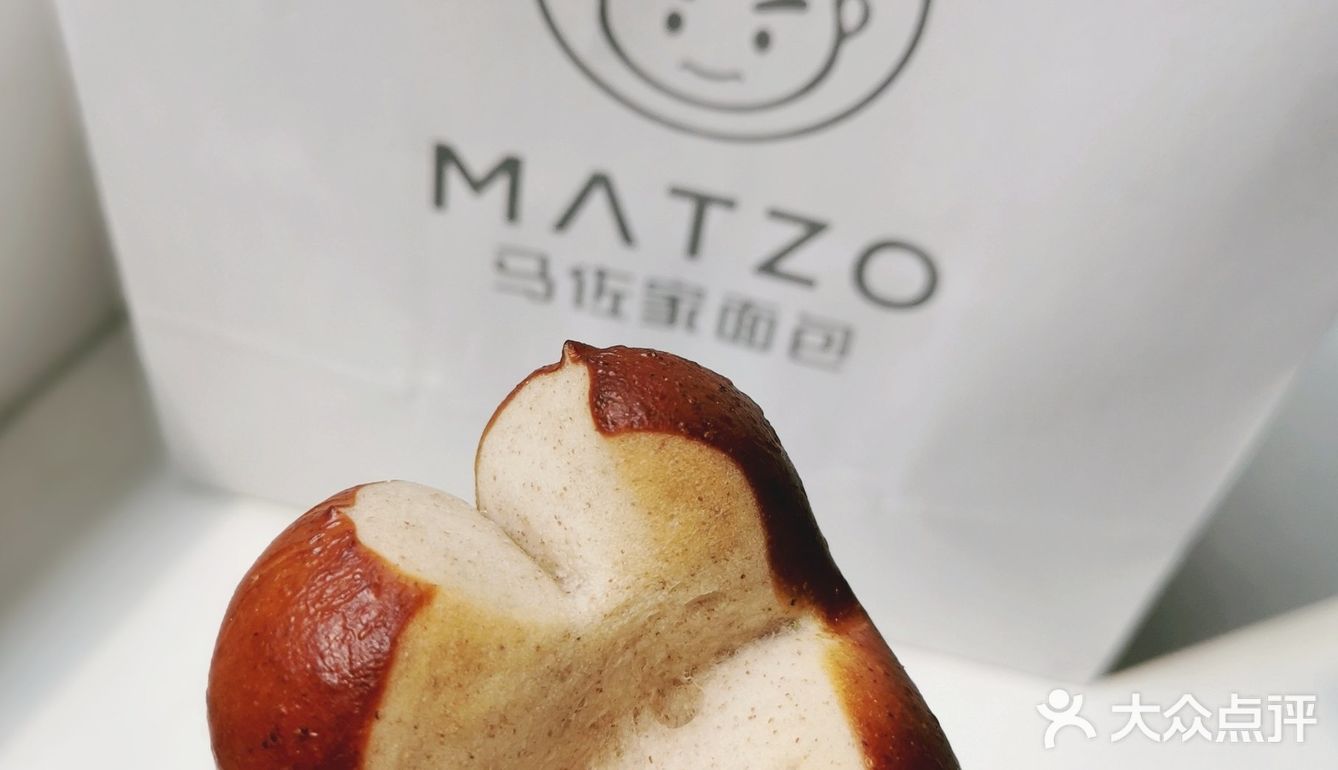 在隔壁买了咖啡，又在他们家来买面包