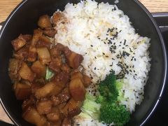 古法红烧肉饭-金记 酿皮·煲烧饭(万博店)