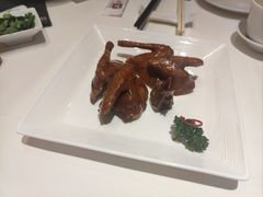脆皮乳鸽-利苑酒家(合景国际金融广场店)