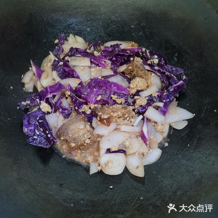 美食厨房之紫椰菜洋葱炒肉沫