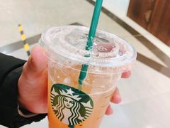 冰摇桃桃绿茶-星巴克(北京王府井店)