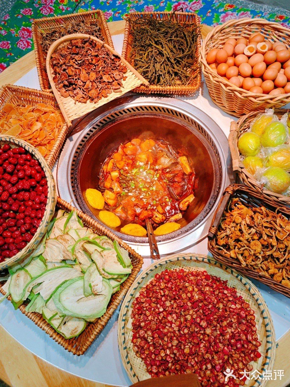 炖鱼配二人转！蓟州这家店太会了