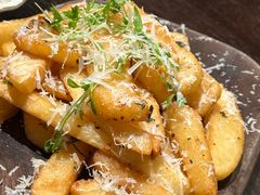 黑松露巴马臣芝士薯条-幸邻食堂