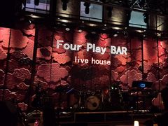 -FOUR PLAY BAR