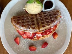 草莓松饼-ROAST coffee & eatery