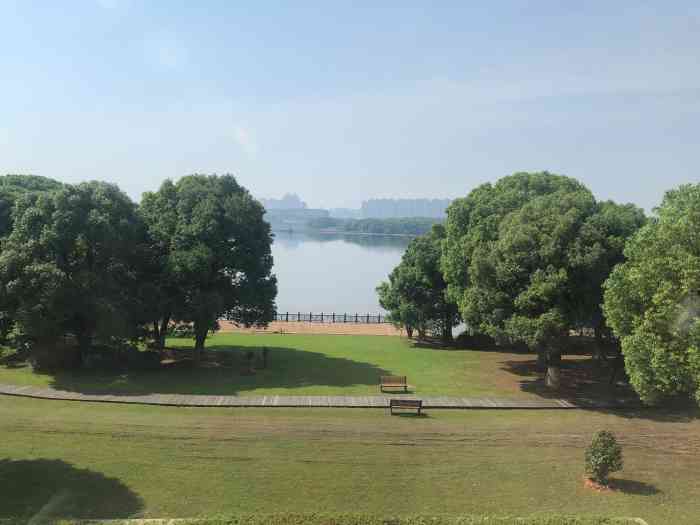 江西前湖迎宾馆-"酒店装修年数太久,墙面好多地方都发霉,感.