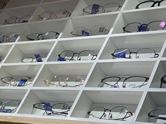 -诺柯视眼镜-蔡司依视路官方工厂店(淞南一店)
