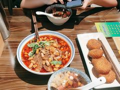 -张氏宽窄巷成都名小吃(华发新天地店)
