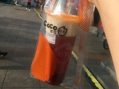奶霜草莓果茶-CoCo都可(西安路民勇店)