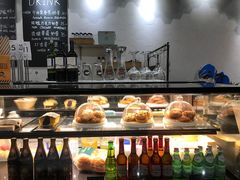 面包甜点陈列柜-HELLO 27 意面·沙拉·帕尼尼