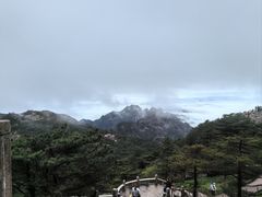 -黄山光明顶山庄