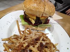 27&nbsp;牛肉汉堡-HELLO 27 意面·沙拉·帕尼尼