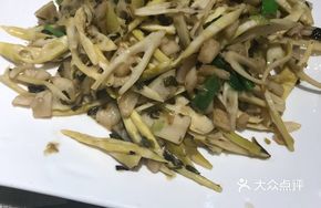 Bamboo Shoots Stir-Fried with Pickled Mustard Greens