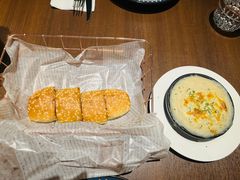 黄油面包佐芝士焗菌菇酱-西堤牛排(番禺天河城店)