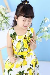 -现代经典婚纱摄影