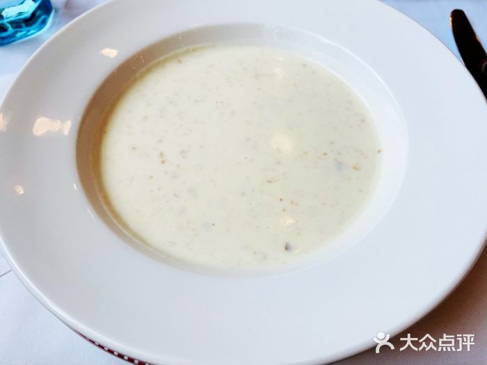 莫斯科餐厅奶油松茸蘑菇汤图片