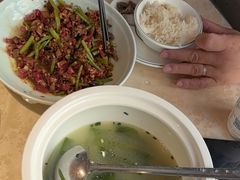 -聚鑫朋酸菜肥肠(文艺路口店)