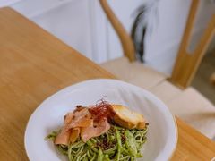 烟熏三文鱼青酱意面-A30 BISTRO