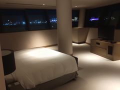 -上海滴水湖皇冠假日酒店