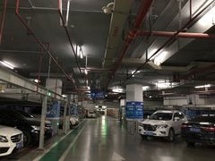 -苏宁广场-停车场