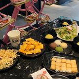 三个人根本吃不完。目前活动也多