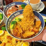 分量挺大的，上面铺了一层可以拉丝的芝士