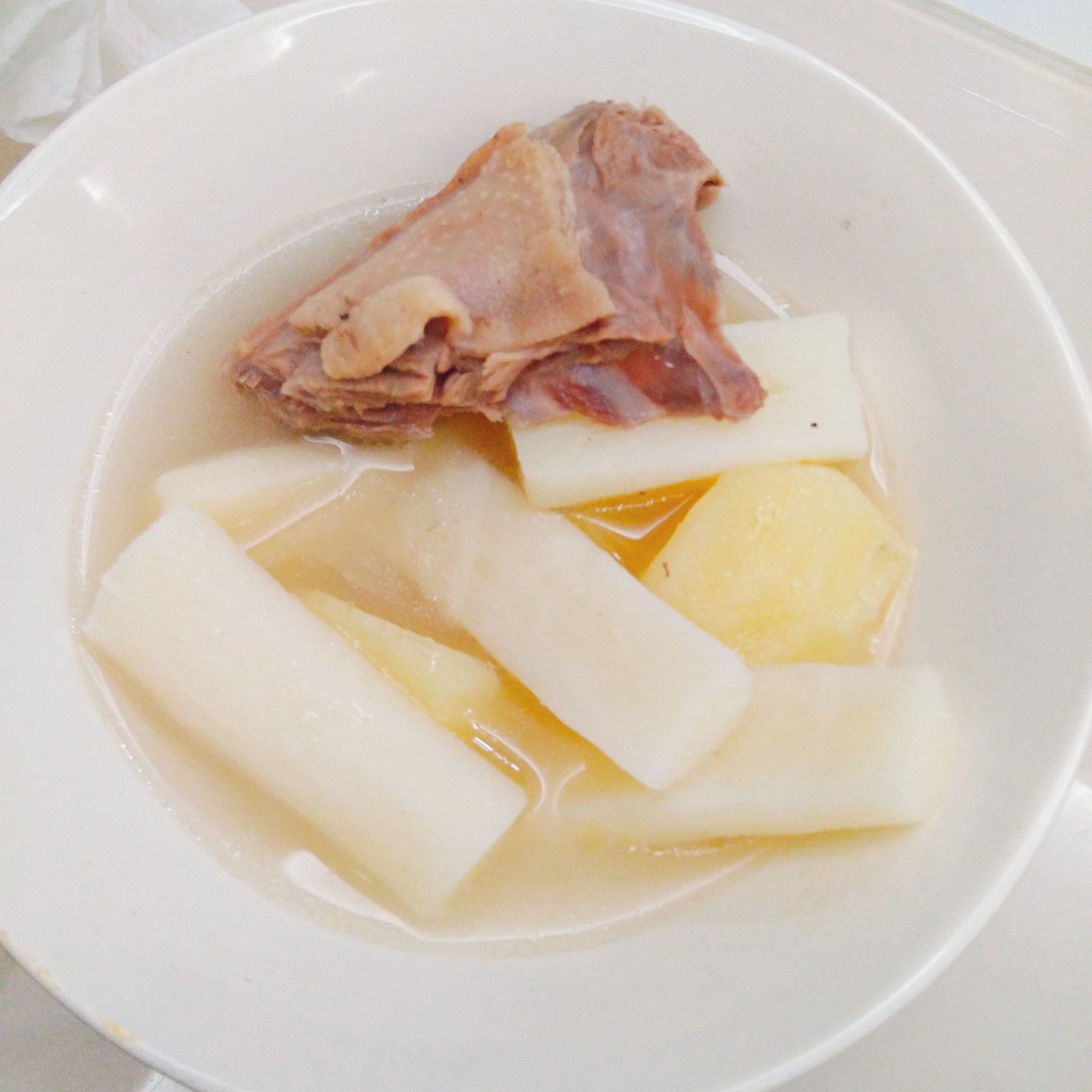 土豆山药炖鸽子汤,营养丰富老少皆宜