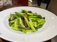 鸡枞菌炒芦笋-宴小馆·小海鲜青岛菜(五四广场店)