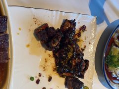 -八府香鸭·啫啫煲(华山路店)