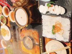 -老牌坊云南鱼豆花火锅(爱建店)