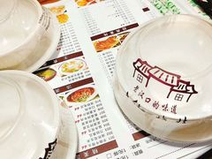 -老街烧烤大排档·地道湖北菜·龙虾馆(汉口火车站店)