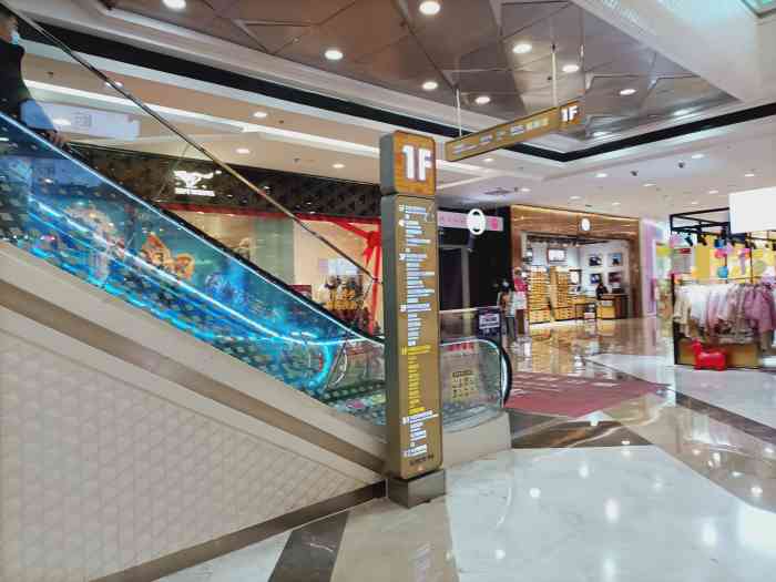 万达广场(宽城店)-"宽城万达每逢过节人都特别多,可能离火车站.