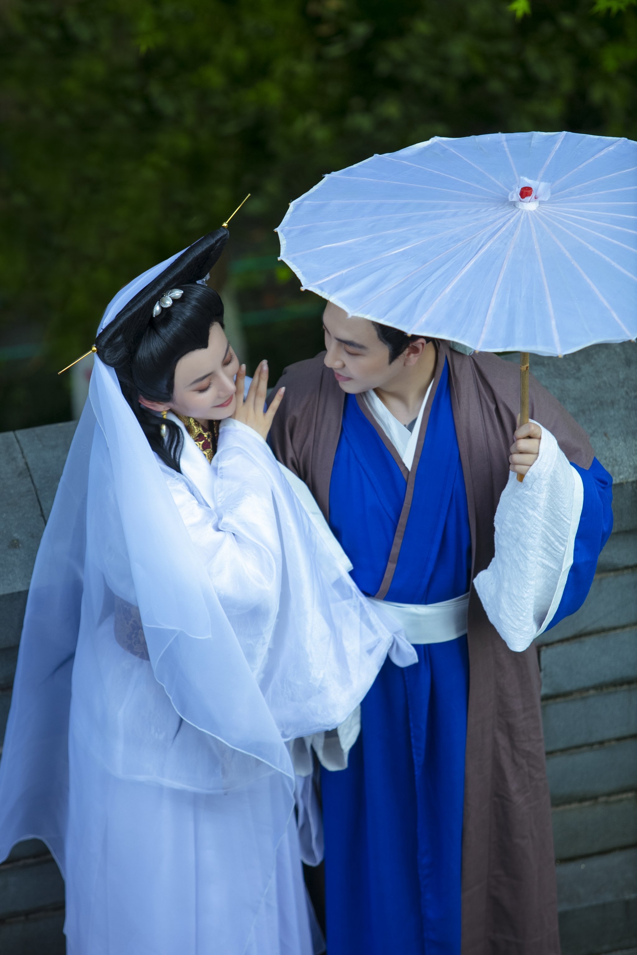 白素贞在西湖被围堵的一天